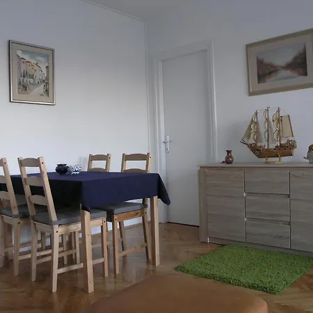 Bauer Miramarska 15a Apartment